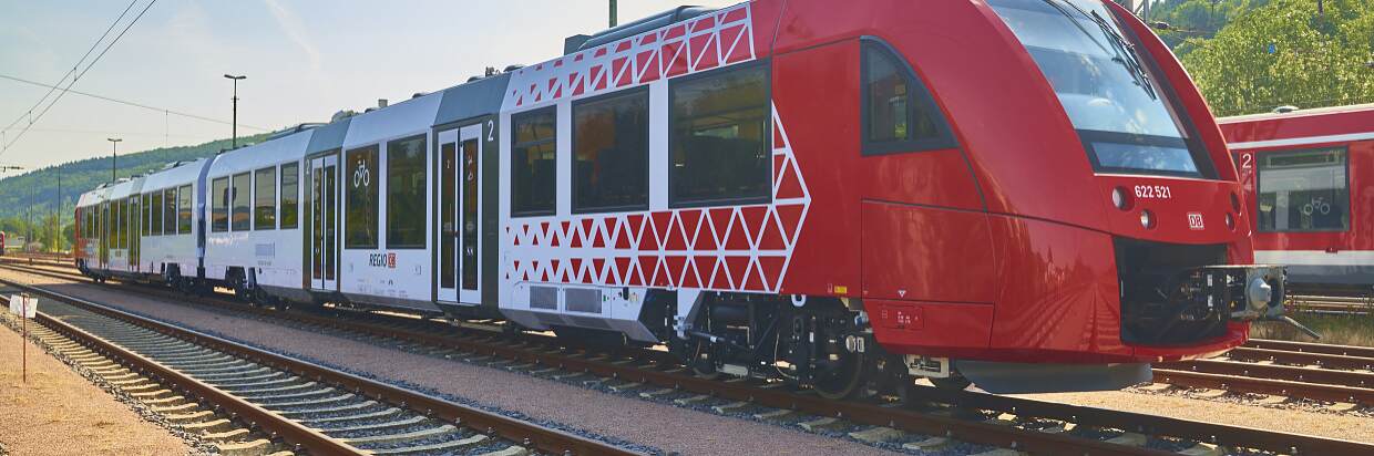 Coradia LINT 54 - Dieseltriebwagen der Baureihe 622 Im Juni 2012 bestellte die DB bei Alstom in Salzgitter 24 "LINT 54" - Triebwagen mit 160 Sitzplätzen, hauptsächlich für den Regionalverkehr in Rheinland-Pfalz. 